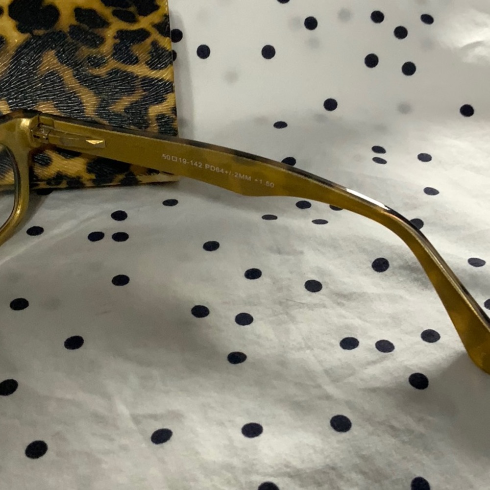 Vintage leopard ๐ print reading glasses with case. (+1.50) - Picture 3 of 10